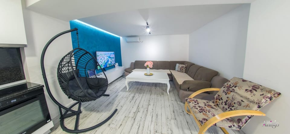 TV and multimedia, Living room, Photo of the whole room, Seating area, air conditioner