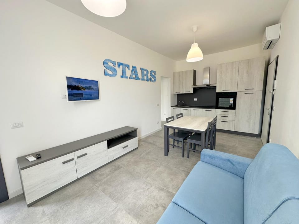 TV and multimedia, Kitchen or kitchenette, Living room, Seating area, Dining area, pet friendly, stove