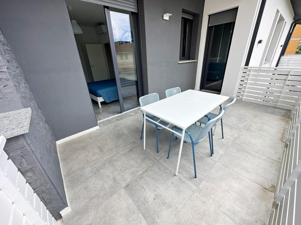 Patio, Living room, Seating area, Dining area