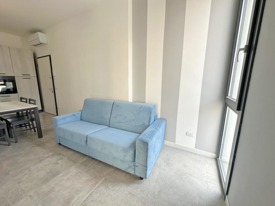 TV and multimedia, Kitchen or kitchenette, Living room, Seating area, Dining area