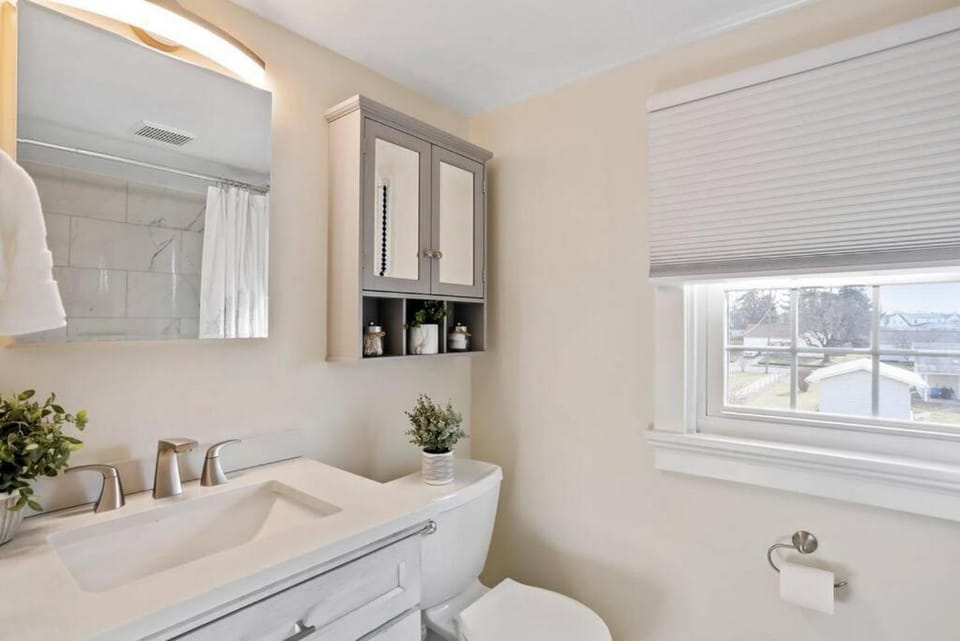 Bathroom, towels