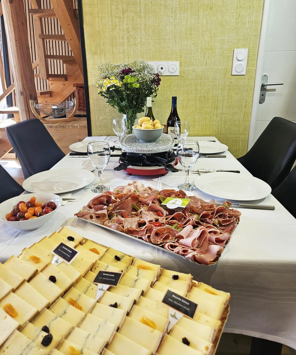 Cabanes du Domaine des Fées Chalet in Dole