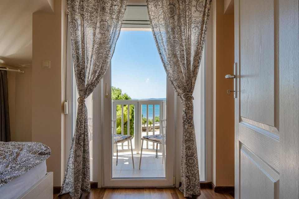 Bed, Balcony/Terrace, Bedroom, Sea view