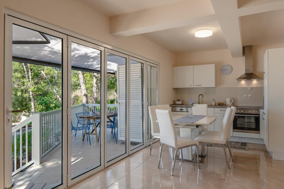 Patio, Balcony/Terrace, Kitchen or kitchenette, Living room, Seating area, minibar, stove