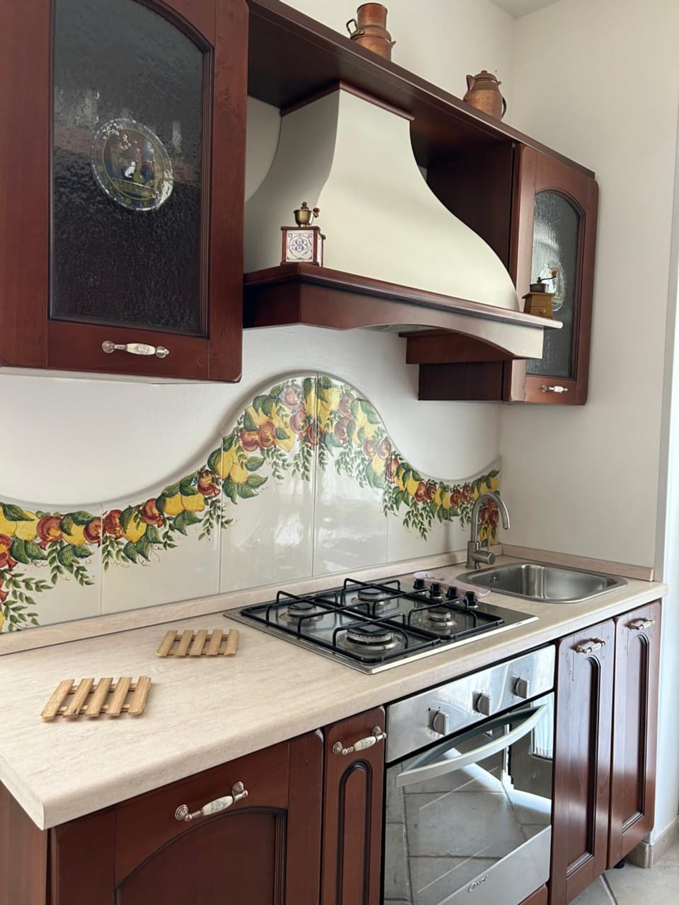 Kitchen or kitchenette, pet friendly, stove