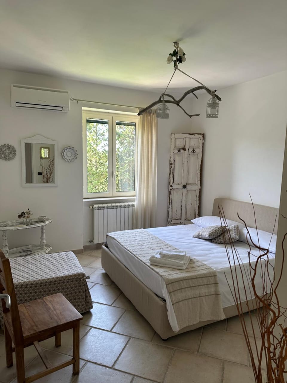 Bed, Photo of the whole room, Bedroom, towels, air conditioner