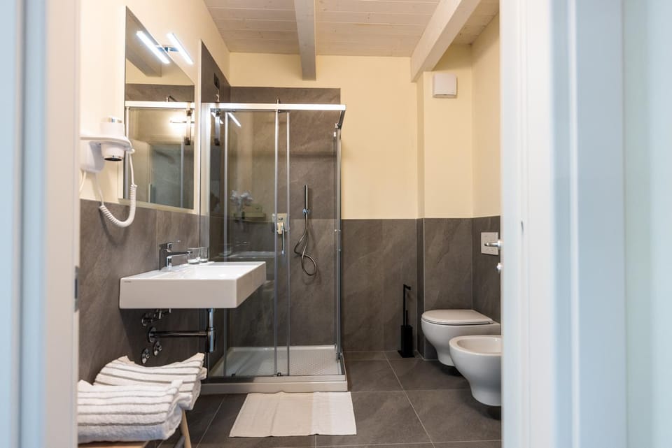 Bathroom, towels
