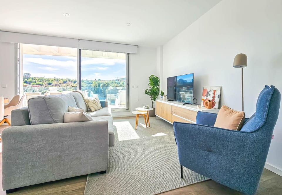 Communal lounge/ TV room, Living room