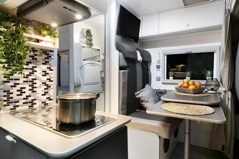 Kitchen or kitchenette, Living room