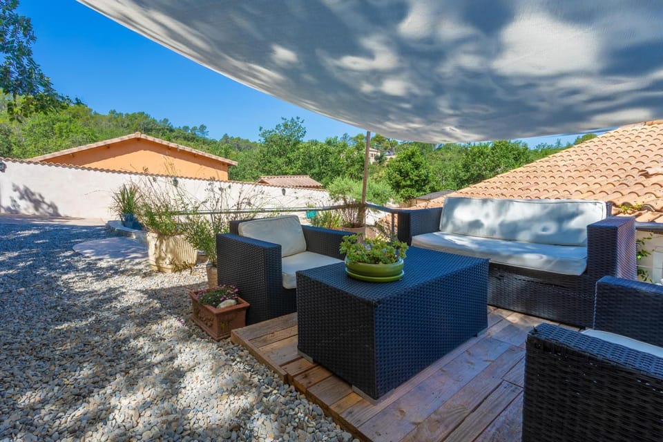 Property building, Balcony/Terrace, Living room