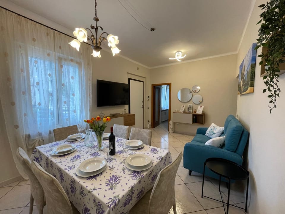 TV and multimedia, Living room, Dining area, Evening entertainment