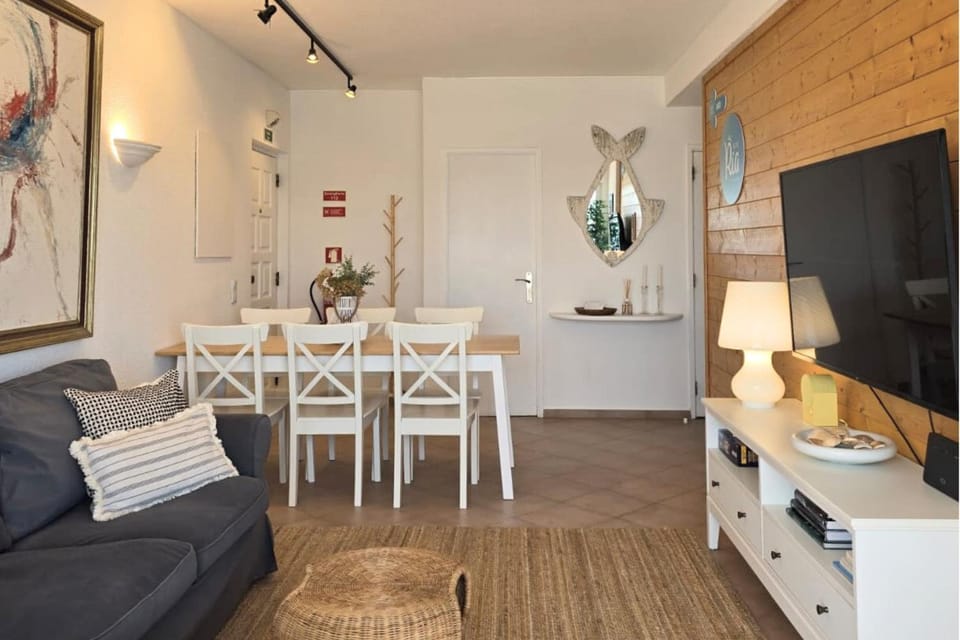 TV and multimedia, Living room, Seating area, Dining area