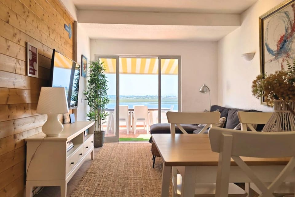 Communal lounge/ TV room, TV and multimedia, Living room, Dining area