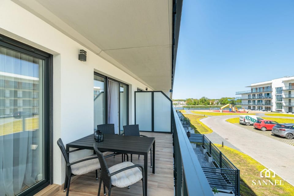 Patio, Day, View (from property/room), Balcony/Terrace, Living room, Seating area, On site, Parking