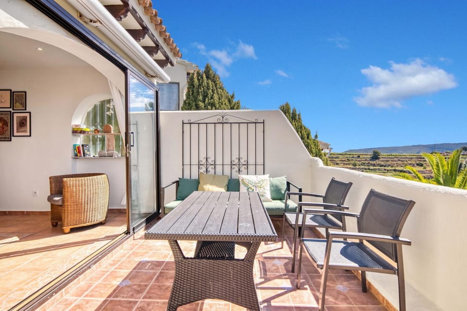 Property building, Balcony/Terrace, Living room