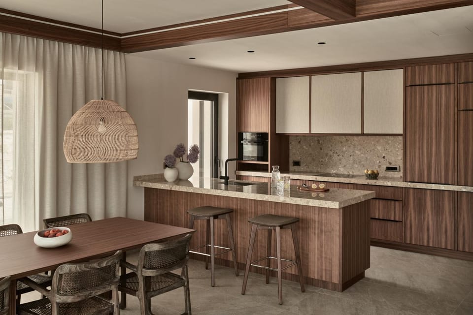 Kitchen or kitchenette, Dining area, microwave, stove