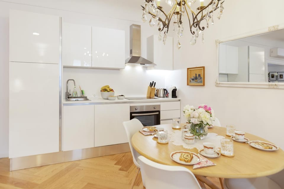 Kitchen or kitchenette, Dining area, Food, stove