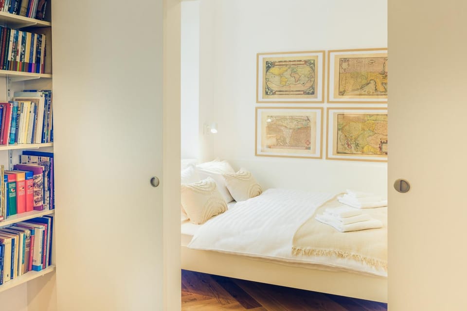 Library, Photo of the whole room, Bedroom