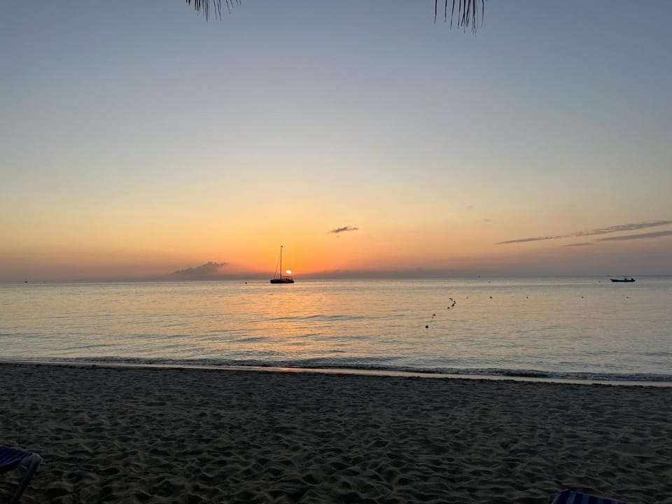 Seacret Studios - Cozy Jamaican Retreat Apartment in Negril