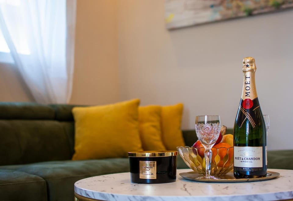 Living room, Food and drinks, Seating area, Food, Drinks, Alcoholic drinks