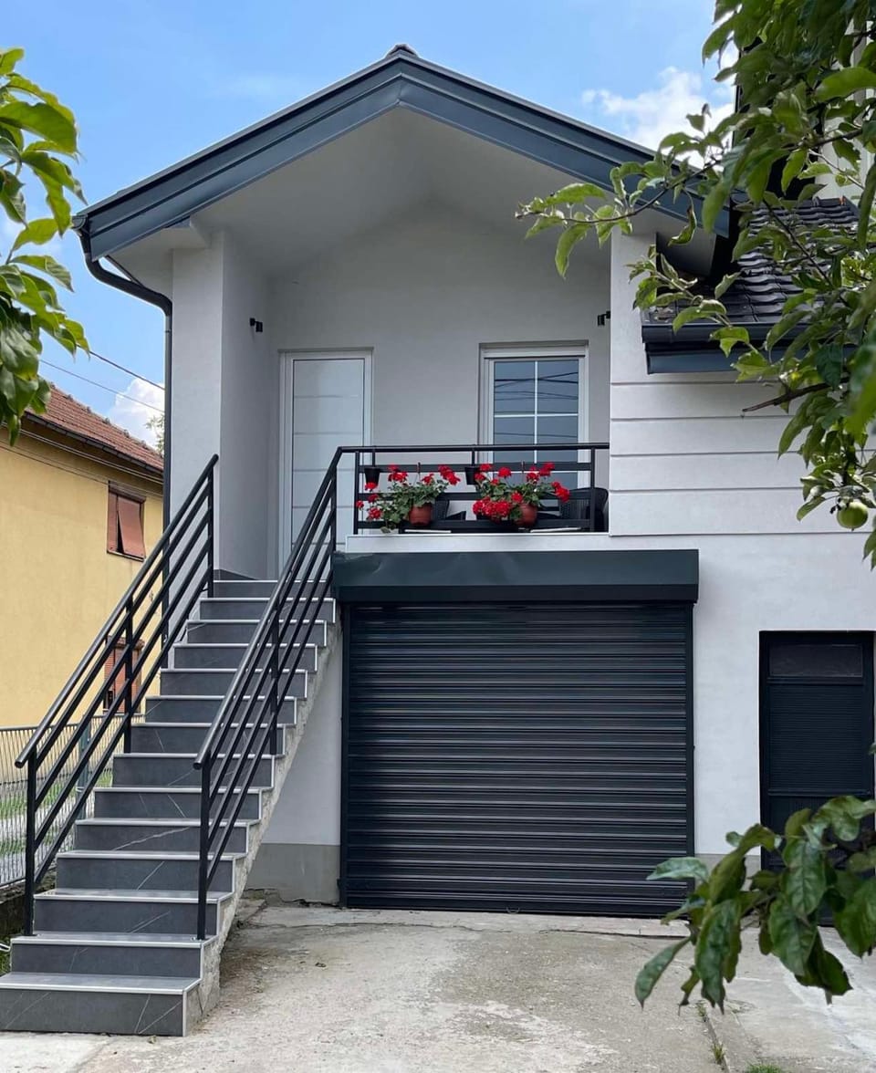 Property building, Facade/entrance