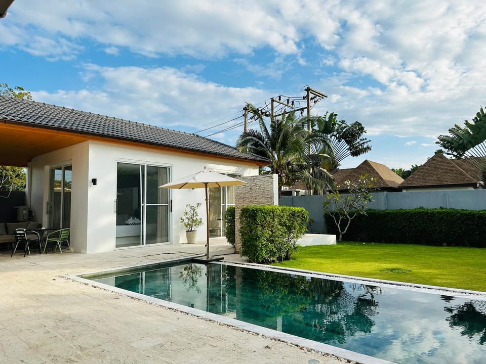 Property building, Garden, Garden view, Swimming pool