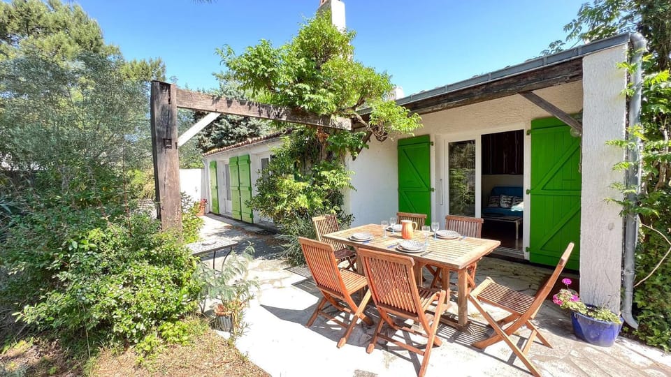 Property building, Patio, Dining area, Garden view