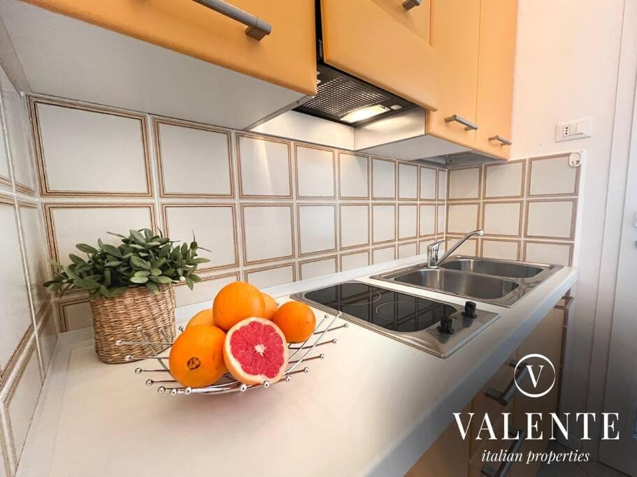 Kitchen or kitchenette, minibar, stove