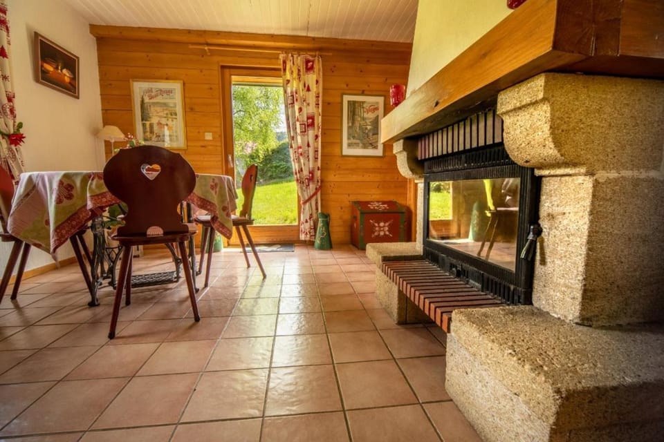 Chalet Le Pin à 2 pas de GERARDMER, dans la vallée des lacs House in Xonrupt-Longemer