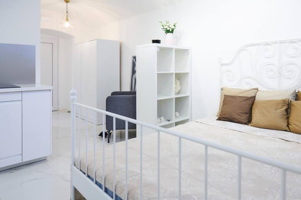 White Bliss Hideaway Apartment in Ljubljana