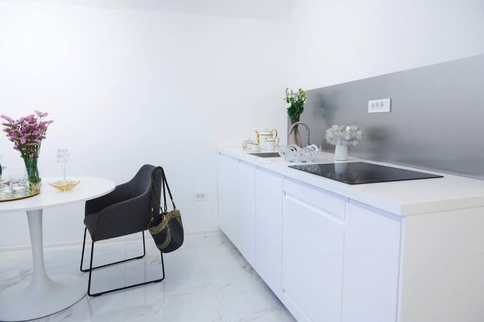 White Bliss Hideaway Apartment in Ljubljana