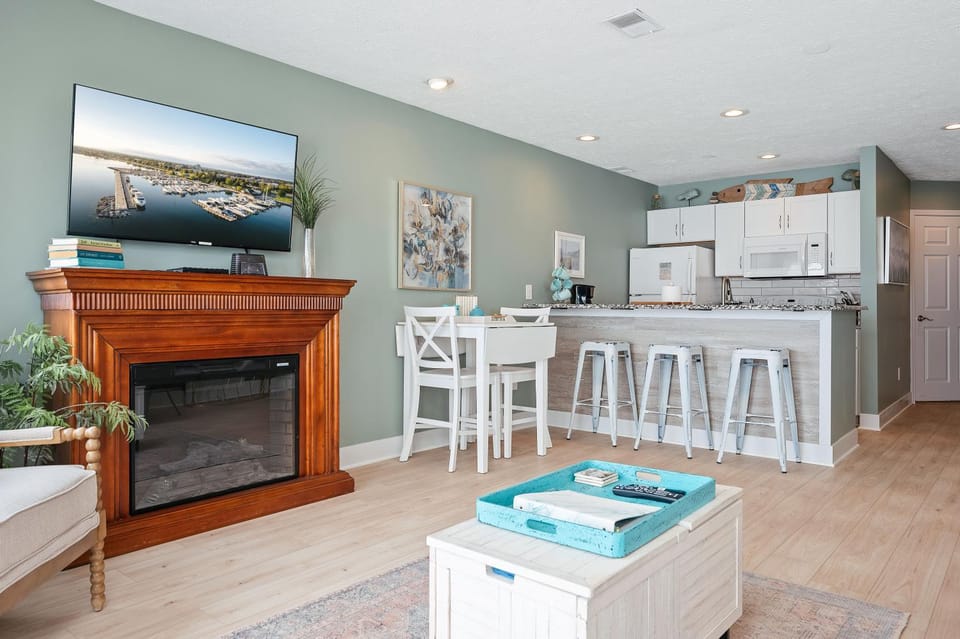 TV and multimedia, Kitchen or kitchenette, Dining area, minibar