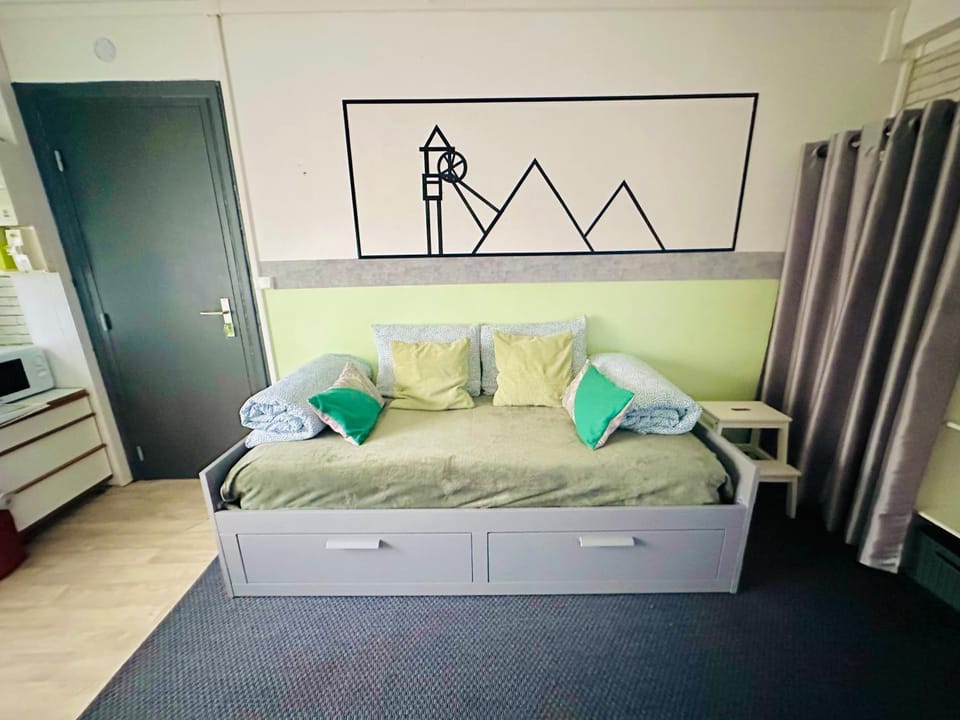 Terrils jumeaux, Train Lens - Paris trajet d'environ 1 heure 10 minutes Apartment in Lens