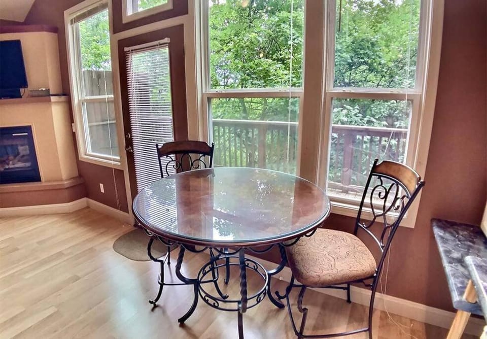 Abbey Chateau Treehouse #10 / Oak Crest cottages and treehouses Apartment in Eureka Springs