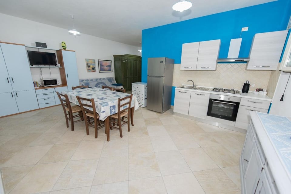 Property building, Kitchen or kitchenette, Living room
