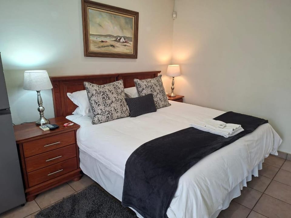 Bed, Decorative detail, Bedroom