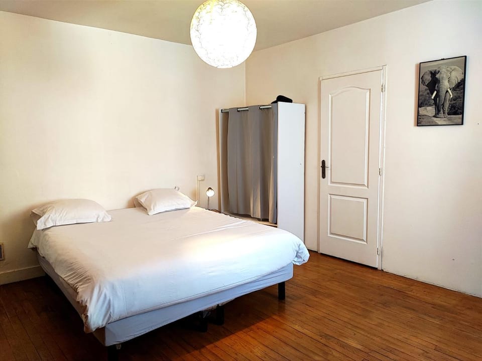 Bed, wardrobe