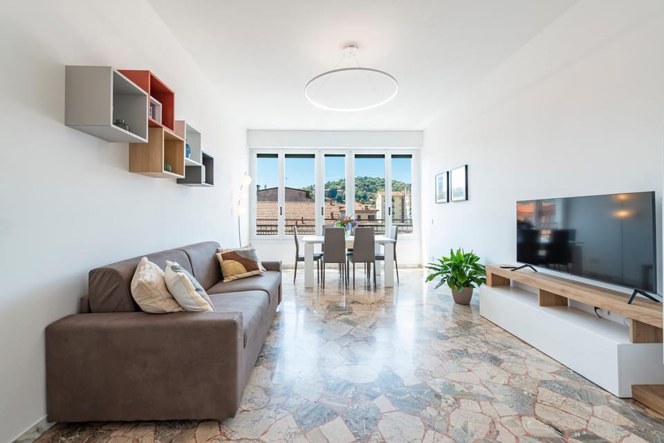 Communal lounge/ TV room, Bed, TV and multimedia, Living room, Seating area, Evening entertainment