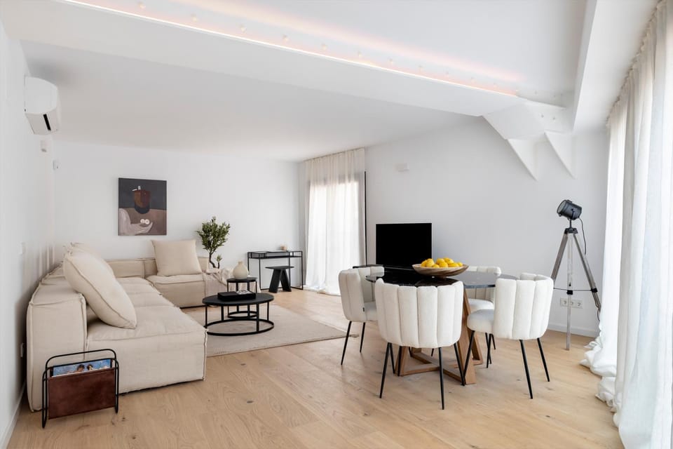 TV and multimedia, Living room, Seating area, Dining area