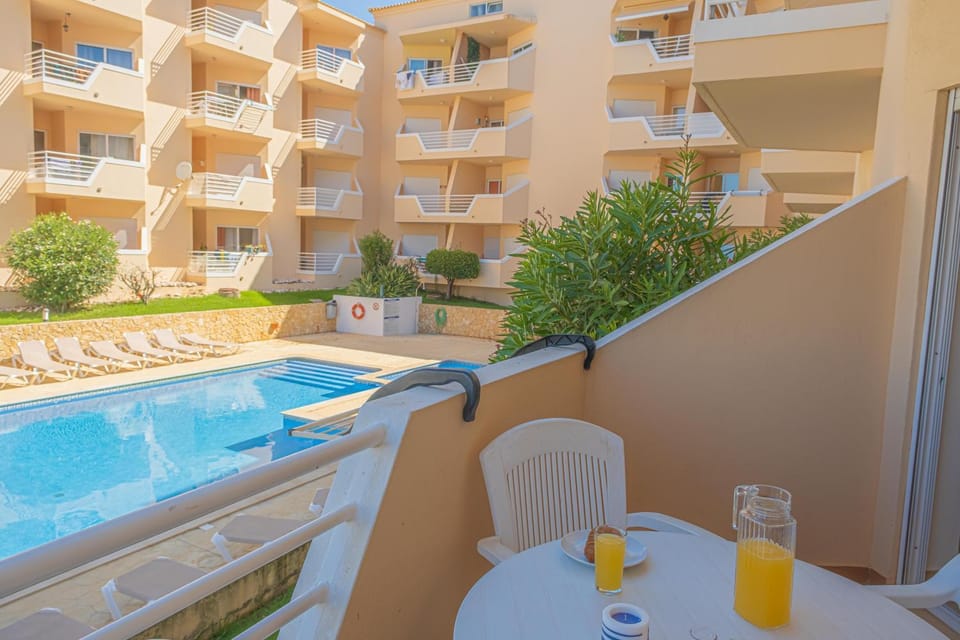 Quinta da Amoreira by the Pool one Apartment in Alvor