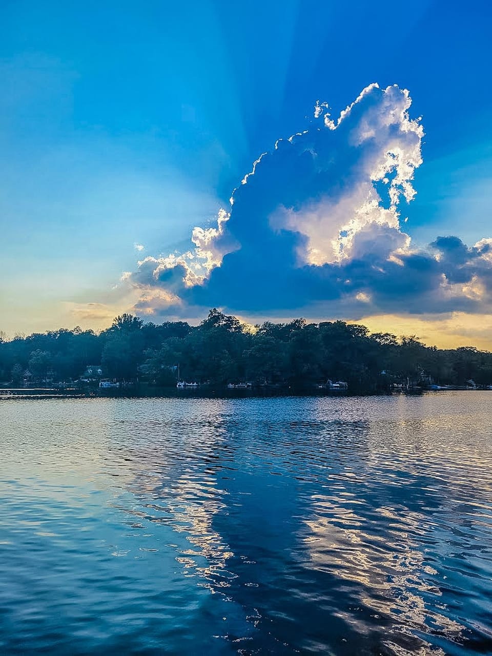 Lakefront Sunsets, Hot Tub, Pool Table, Kayaks House in Pennsylvania