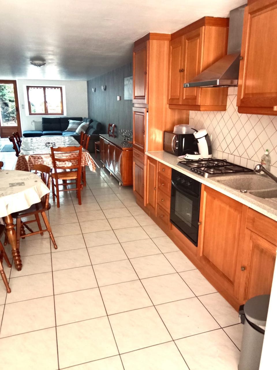 Coffee/tea facilities, Kitchen or kitchenette, Dining area, dishwasher, microwave, oven, stove, toaster