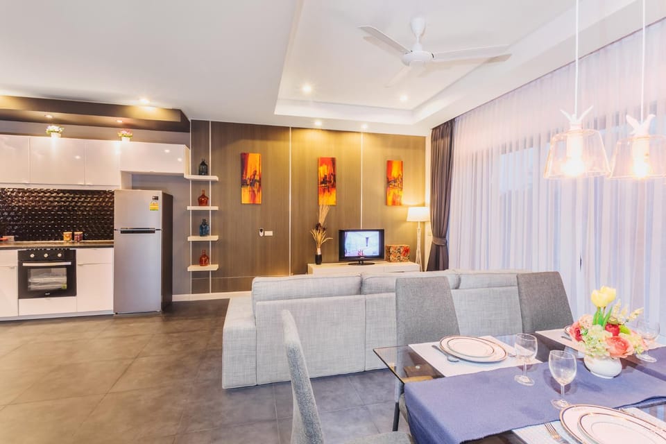 Kitchen or kitchenette, Living room, Seating area, Dining area, oven, stove
