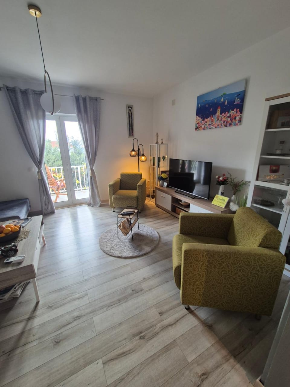 TV and multimedia, Living room, Seating area