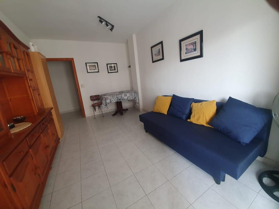 TV and multimedia, Living room, Seating area, air conditioner