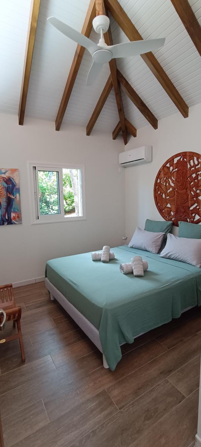 Bed, Photo of the whole room