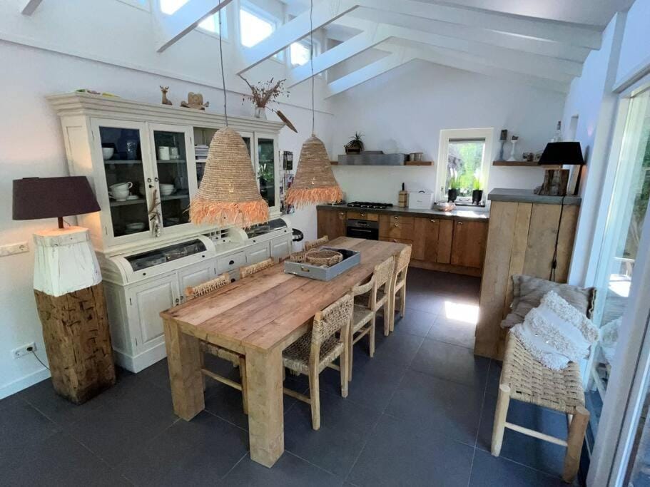 Kitchen or kitchenette, Dining area, minibar, pet friendly, stove