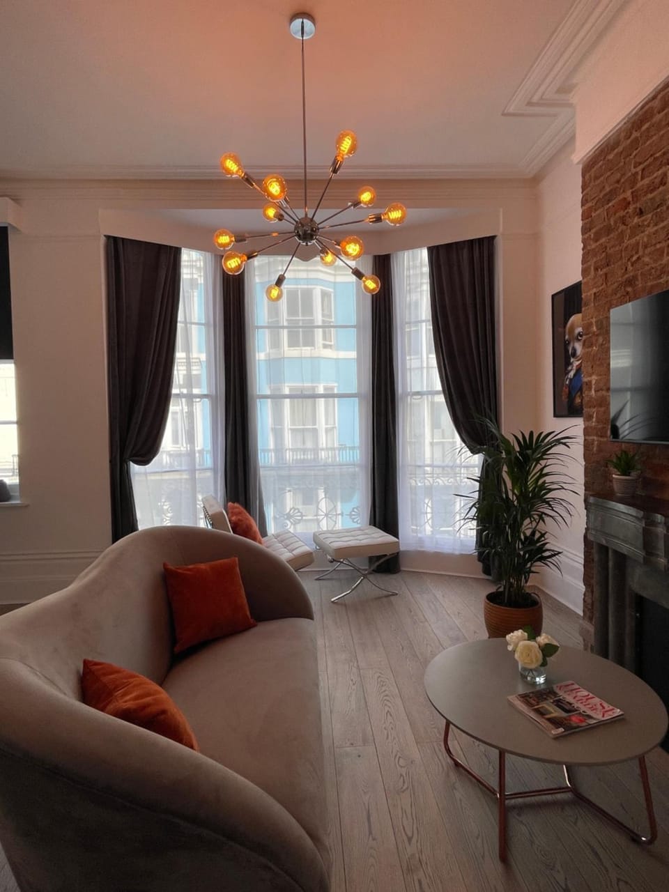 TV and multimedia, Living room, Seating area, Evening entertainment