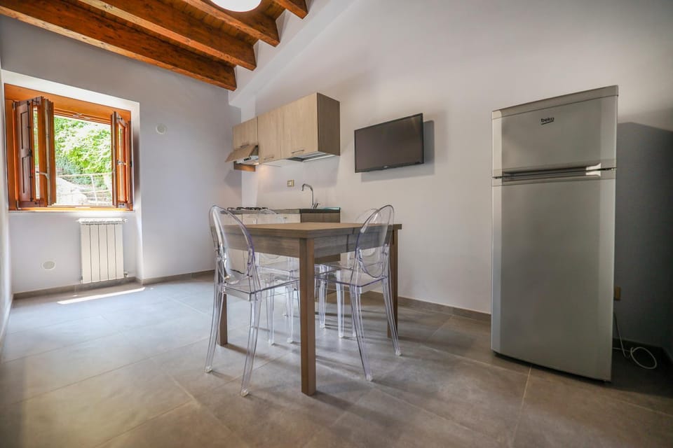 TV and multimedia, Kitchen or kitchenette, Dining area