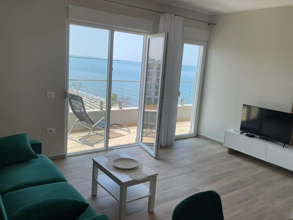 View (from property/room), Balcony/Terrace, Living room, Sea view